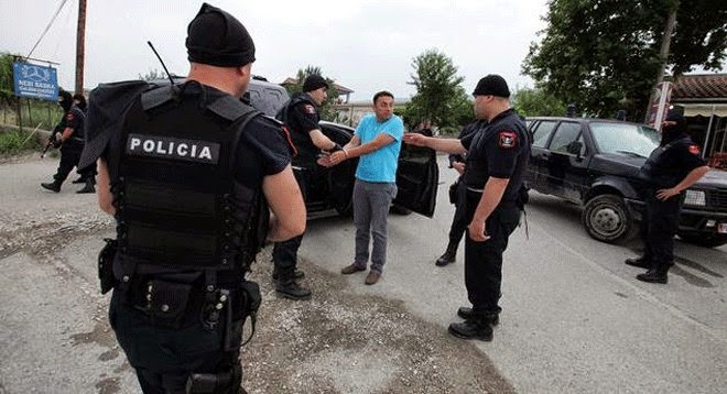 Έπεσε το χωριό του χασισιού στην Αλβανία - Η αστυνομία έχει υπό τον πλήρη έλεγχο της το Λαζαράτι [video - photos] - Φωτογραφία 6