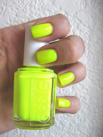 Neon μανικιούρ: Ιδιαίτερα nail art σχέδια και φωτεινά καλοκαιρινά βερνίκια για να υιοθετήσεις το trend! - Φωτογραφία 4