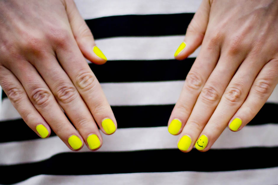 Neon μανικιούρ: Ιδιαίτερα nail art σχέδια και φωτεινά καλοκαιρινά βερνίκια για να υιοθετήσεις το trend! - Φωτογραφία 7