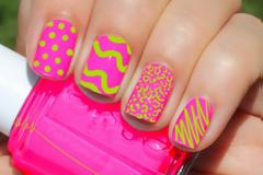 Neon μανικιούρ: Ιδιαίτερα nail art σχέδια και φωτεινά καλοκαιρινά βερνίκια για να υιοθετήσεις το trend!
