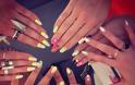 Neon μανικιούρ: Ιδιαίτερα nail art σχέδια και φωτεινά καλοκαιρινά βερνίκια για να υιοθετήσεις το trend! - Φωτογραφία 9