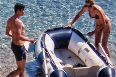 Ο Σάκης λιάζεται και η Κάτια τραβάει κουπί