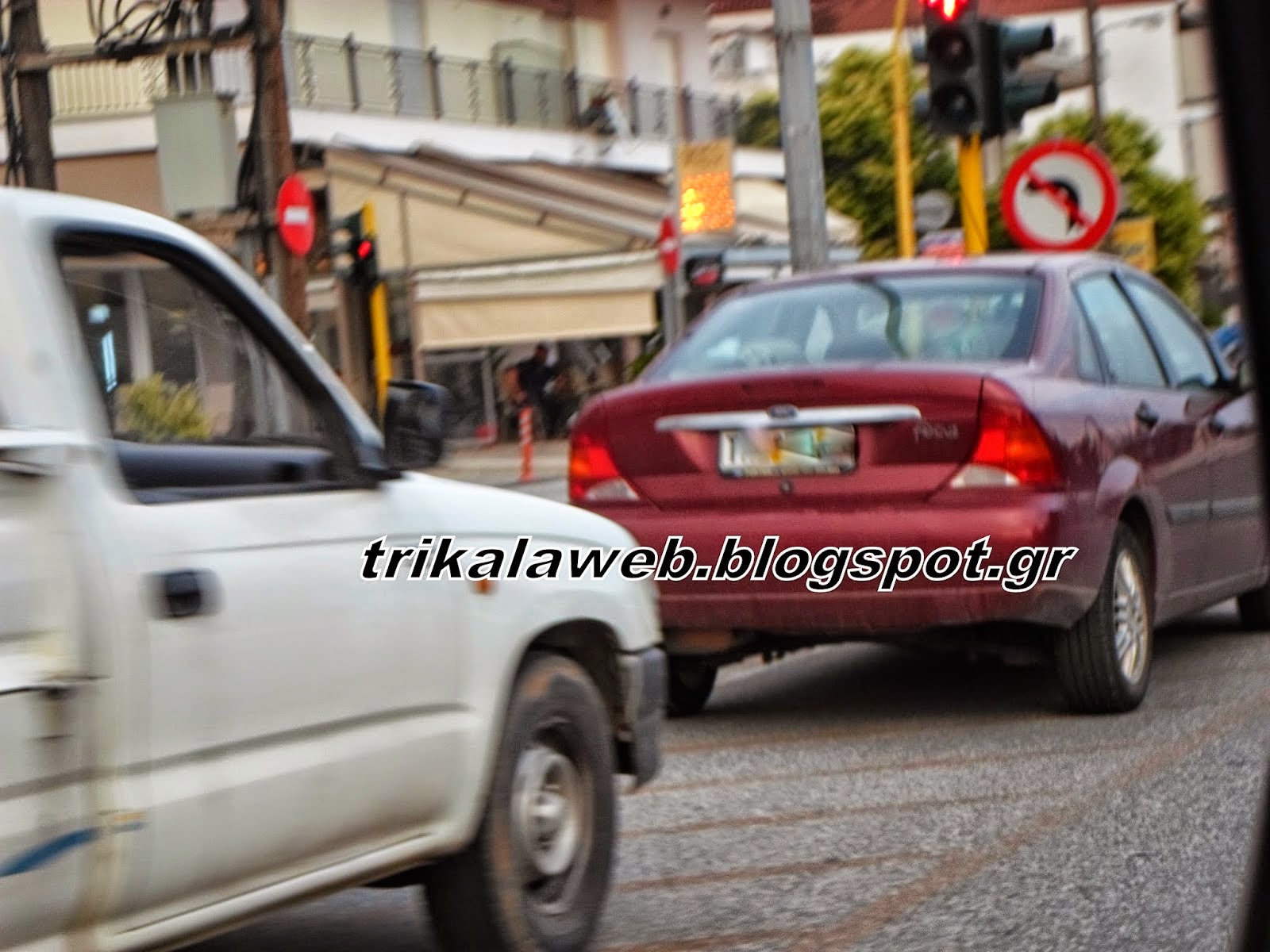 Παρκάρουν όπου τους καπνίσει στην Καλαμπάκα Τρικάλων - Φωτογραφία 2