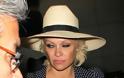 Pamela Anderson: Βαριεστημένη στο αεροδρόμιο του Λος Άντζελες - Φωτογραφία 3
