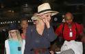 Pamela Anderson: Βαριεστημένη στο αεροδρόμιο του Λος Άντζελες - Φωτογραφία 4