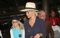 Pamela Anderson: Βαριεστημένη στο αεροδρόμιο του Λος Άντζελες - Φωτογραφία 9