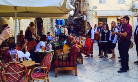 Η απόλυτη χλιδή για τον Εμίρη του Κατάρ που βρίσκεται για διακοπές στην Κέρκυρα! [photos] - Φωτογραφία 2