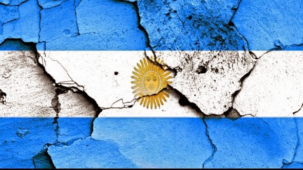 Στο χείλος του γκρεμού η Αργεντινή - Φωτογραφία 1