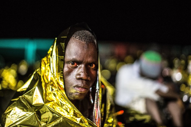 18 συγκλονιστικές φωτογραφίες προσφύγων που ρισκάρουν τις ζωές τους - Φωτογραφία 15