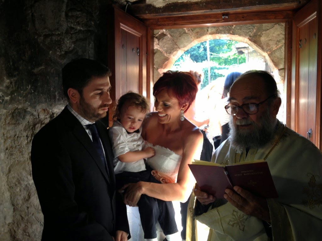 Βάφτισαν το γιο τους ο Γιώργος Οικονόμου και η Βασίλκα Μερεντίτη - Φωτογραφία 2