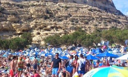 Πλήθος κόσμου συρρέει στο Matala Beach Festival - Φωτογραφία 1