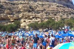 Πλήθος κόσμου συρρέει στο Matala Beach Festival
