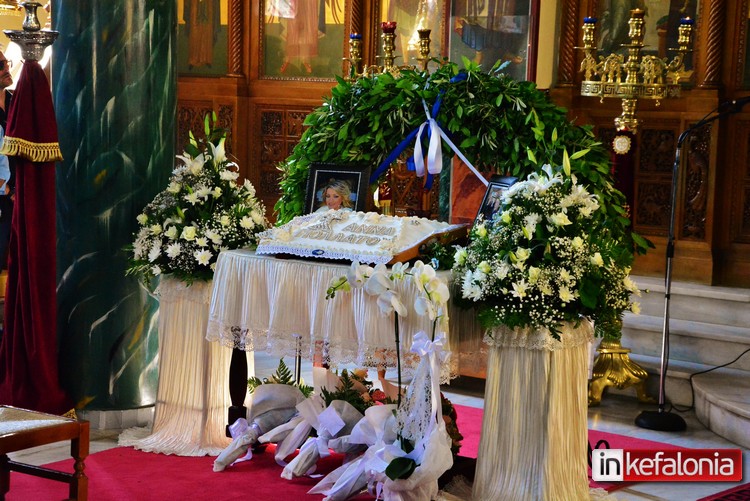 Πλήθος κόσμου τίμησε τη μνήμη της Υποσμηναγού Αννας Πολλάτου - Φωτογραφία 5