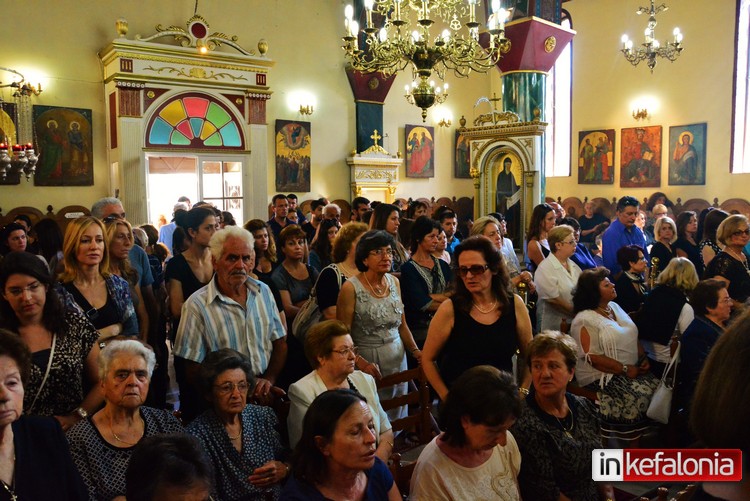 Πλήθος κόσμου τίμησε τη μνήμη της Υποσμηναγού Αννας Πολλάτου - Φωτογραφία 6