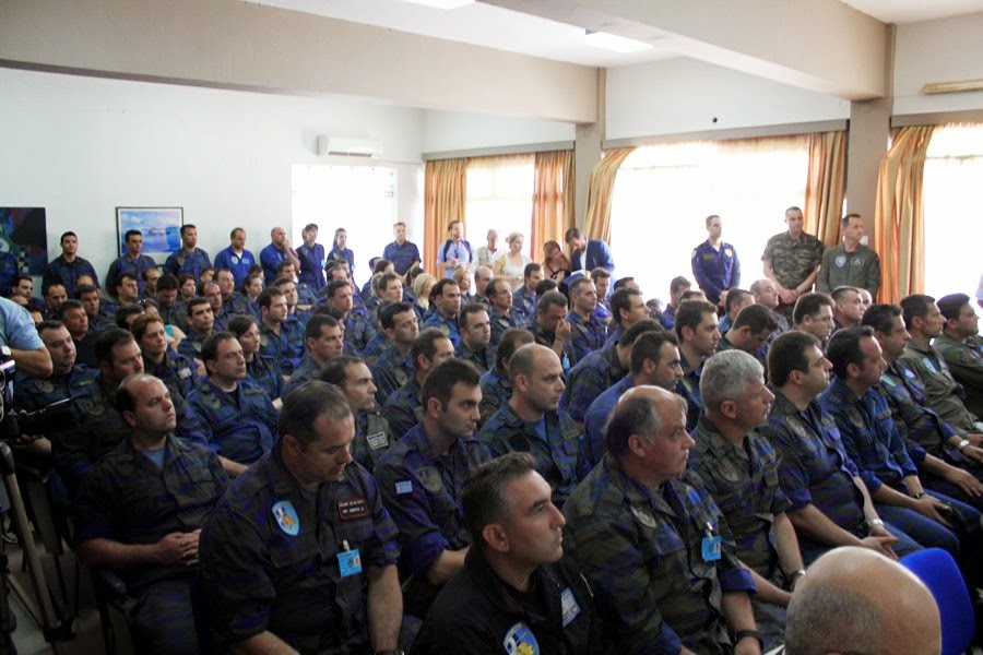 Φωτό από την επίσκεψη του ΥΕΘΑ Δημ. Αβραμόπουλου στην 130ΣΜ και στον Άγιο Ευστράτιο - Φωτογραφία 4