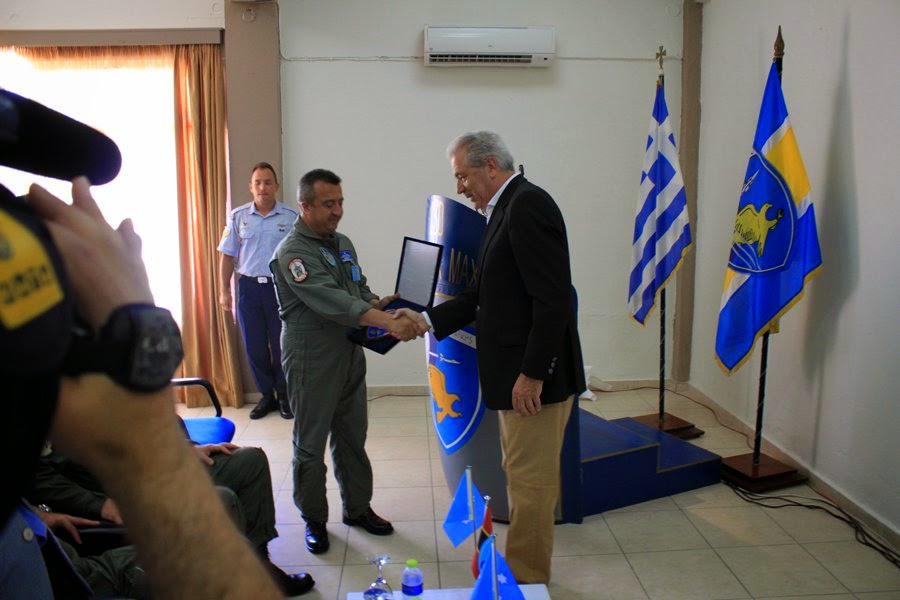 Φωτό από την επίσκεψη του ΥΕΘΑ Δημ. Αβραμόπουλου στην 130ΣΜ και στον Άγιο Ευστράτιο - Φωτογραφία 6