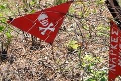 Αυτή είναι η κούκλα πυροτεχνουργός του Ελληνικού στρατού που εξολοθρεύει βόμβες αλλά και... τον αντρικό πληθυσμό! [photos]