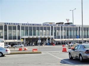 Δεκάδες συλλήψεις μεταναστών στο αεροδρόμιο Ηρακλείου - Φωτογραφία 1