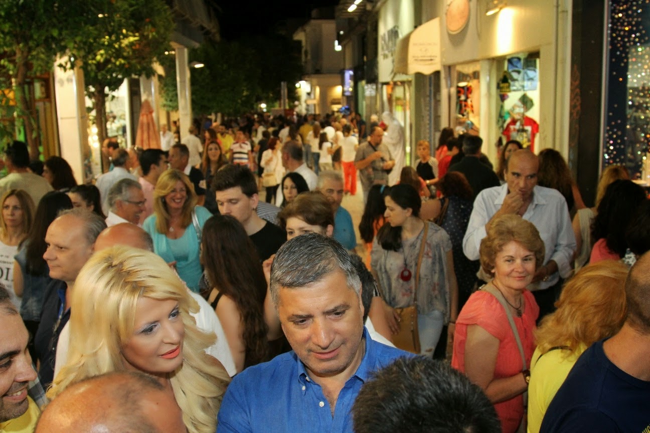 Χιλιάδες κόσμου κατέκλυσαν το Ιστορικό Εμπορικό Κέντρο του Αμαρουσίου κατά την πρώτη «Λευκή Νύχτα» το Σάββατο 21 Ιουνίου 2014 - Φωτογραφία 10