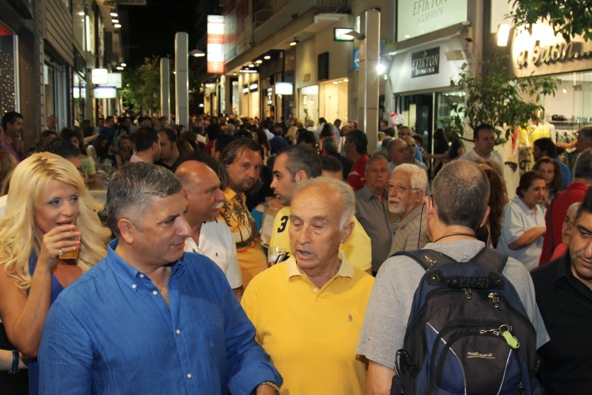 Χιλιάδες κόσμου κατέκλυσαν το Ιστορικό Εμπορικό Κέντρο του Αμαρουσίου κατά την πρώτη «Λευκή Νύχτα» το Σάββατο 21 Ιουνίου 2014 - Φωτογραφία 4