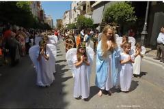 Πάτρα: Οι δρόμοι γέμισαν αγγελούδια - Δείτε φωτό από τη λιτανεία της Αγίας Δωρεάς