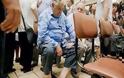 Ο υπέροχος πρόεδρος της Ουρουγουάης που περιμένει στην ουρά του νοσοκομείου για να εξεταστεί! Γνωρίστε τον 