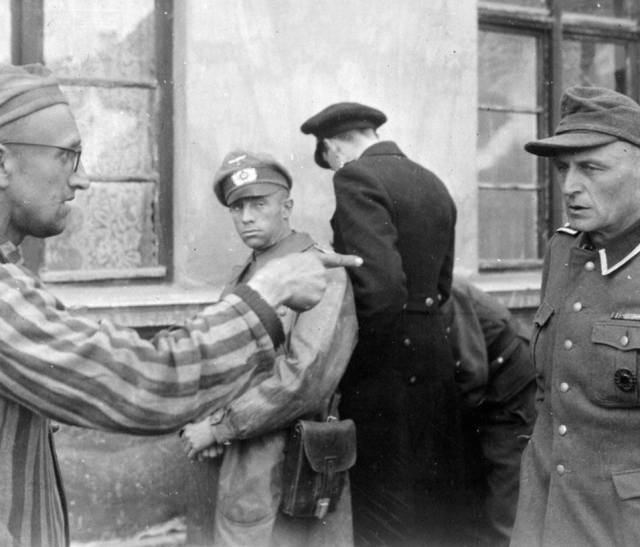 Τι έγινε όταν οι Ναζί δεσμοφύλακες έπεσαν στα χέρια των κρατούμενων που απελευθερώθηκαν από τους Συμμάχους;... - Φωτογραφία 4
