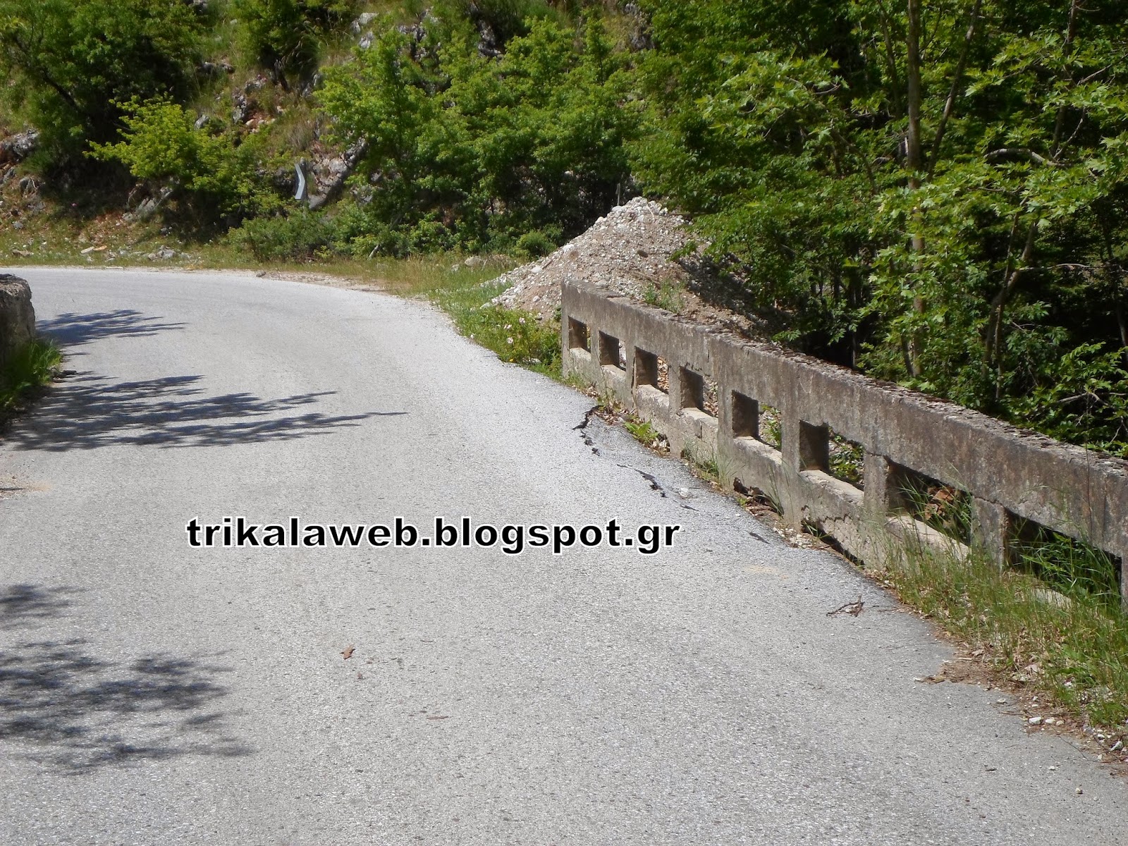 Πάει κοντά στον έναν χρόνο και παραμένει άφτιαχτη η επικίνδυνη γέφυρα στον Ασπροπόταμο Τρικάλων. [photos] - Φωτογραφία 3