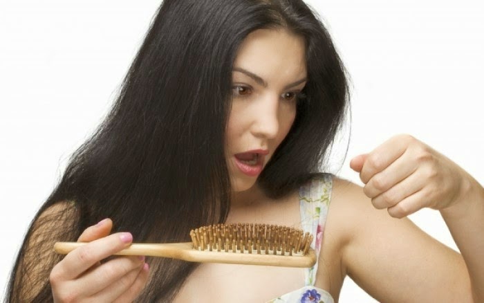 Προσοχή! Δείτε τι μπορεί να συμβαίνει αν ξαφνικά πέφτουν τα μαλλιά σας - Φωτογραφία 1