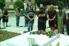Η Δήμητρα Λιάνη και ελάχιστοι ακόμη στο μνημόσυνο για τον Ανδρέα Παπανδρέου