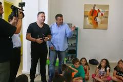Ο Αντώνης Ρέμος και ο Γιώργος Λιάγκας στο κέντρο δημιουργικής απασχόλησης της Αποστολής