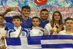 Η νεαρή που μάς έκανε υπερήφανους σηκώνοντας τη Γαλανόλευκη μέσα στην Τουρκία!