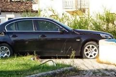 Αυτοκίνητο έπεσε σε σιντριβάνι στα Τρίκαλα