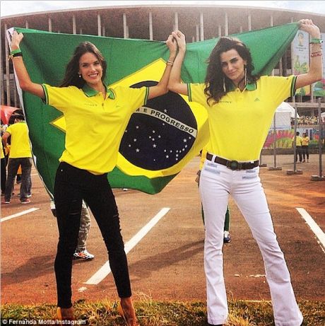 Οι άγγελοι της VS πανηγυρίζουν την πρόκριση της Βραζιλίας - Φωτογραφία 5