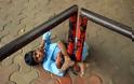 ΣΟΚ στην Ινδία! Παιδί με σοβαρά κινητικά προβλήματα βρέθηκε αλυσοδεμένο για να μην... φύγει! [photos] - Φωτογραφία 3