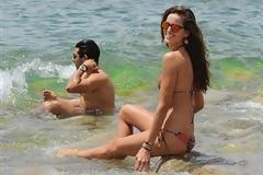 «Ψηφίζει» Ίμπιζα η Izabel Goulart