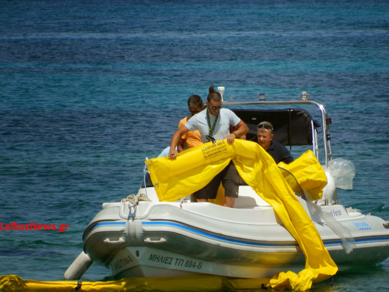 Προσάραξε θαλαμηγός στην παραλία στο Κάστρο της Λευκάδας - Φωτογραφία 10