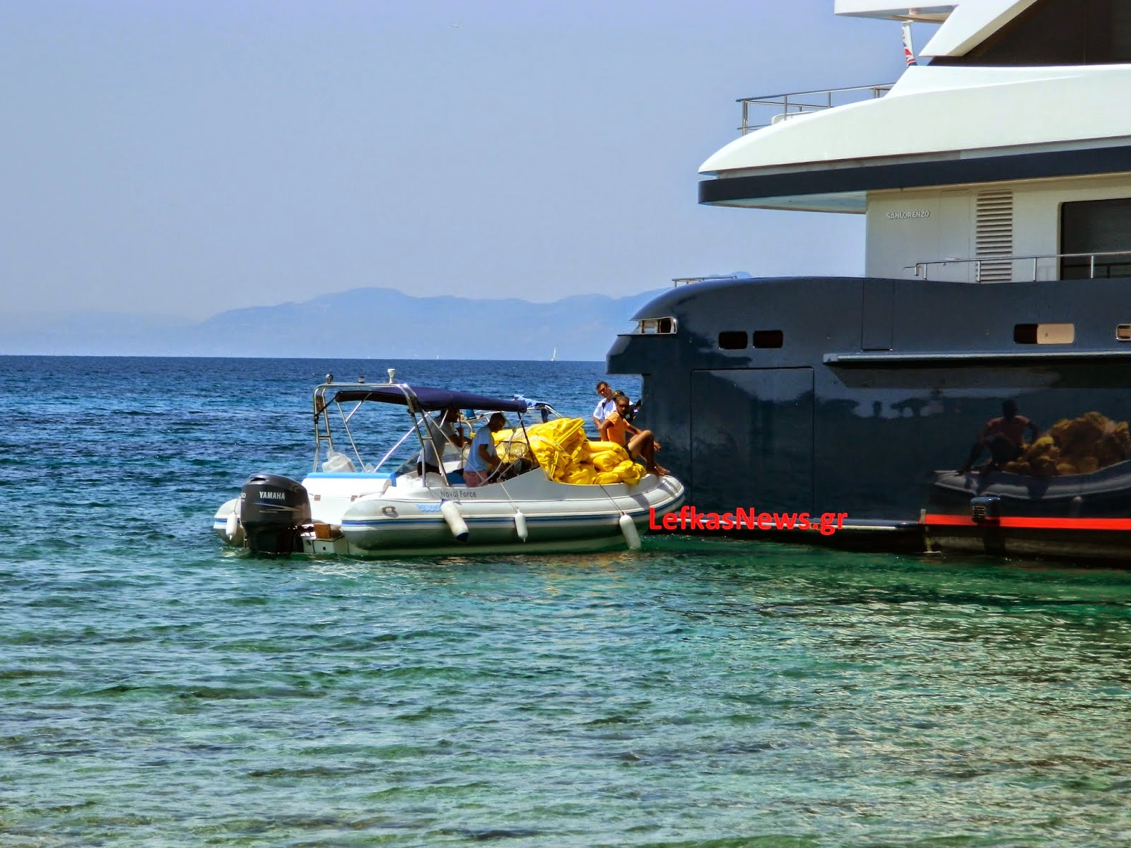 Προσάραξε θαλαμηγός στην παραλία στο Κάστρο της Λευκάδας - Φωτογραφία 6