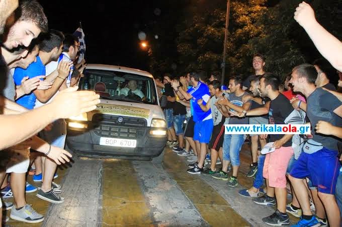 Ξέφρενοι πανηγυρισμοί και στα Τρίκαλα μετά τη μεγάλη πρόκριση [video - photos] - Φωτογραφία 2