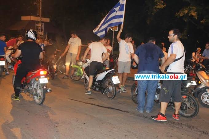 Ξέφρενοι πανηγυρισμοί και στα Τρίκαλα μετά τη μεγάλη πρόκριση [video - photos] - Φωτογραφία 9