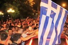 Ξέφρενοι πανηγυρισμοί και στα Τρίκαλα μετά τη μεγάλη πρόκριση [video - photos]