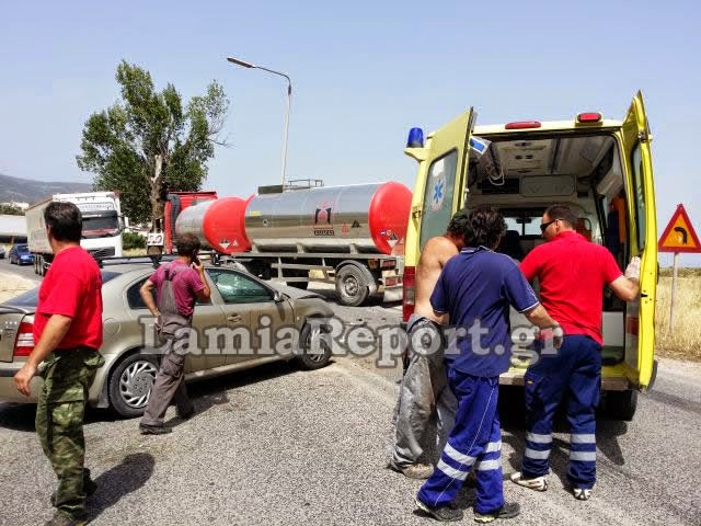 Τροχαίο με βυτιοφόρο και δυο αυτοκίνητα στη Λαμία [photos] - Φωτογραφία 2