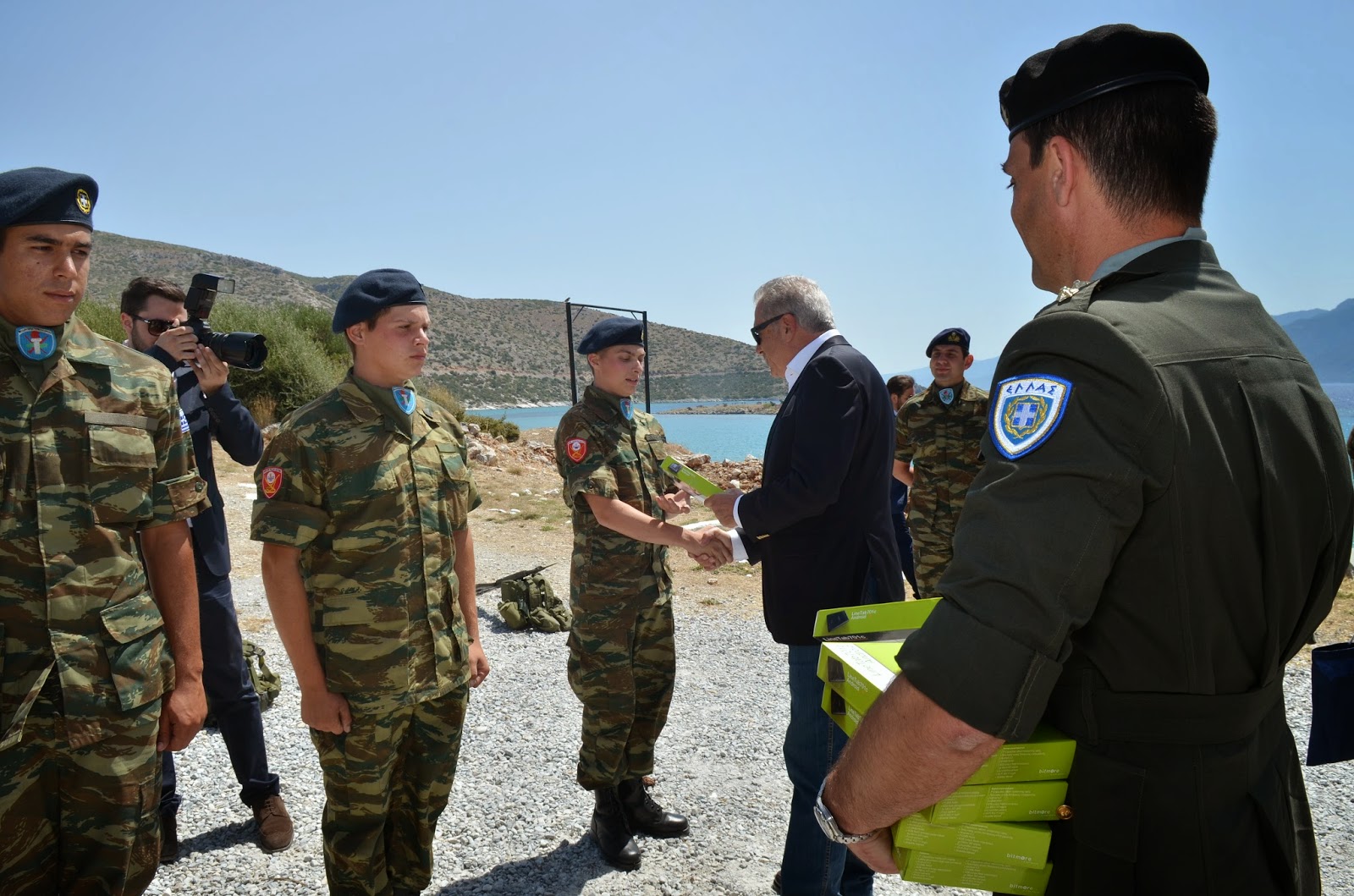 Φωτό από την επίσκεψη Αβραμόπουλου στην ΠΕ της 79 ΑΔΤΕ - Φωτογραφία 4