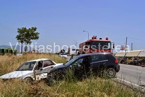 Τροχαίο ατύχημα με 3 αυτοκίνητα και ένα τραυματία στη Θήβα [photos - video] - Φωτογραφία 3