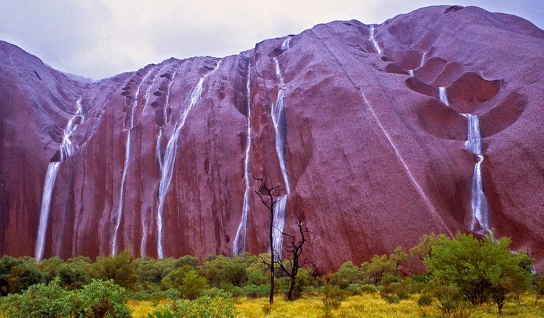 Σπάνιο θέαμα στον βράχο Uluru! - Φωτογραφία 3