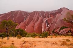 Σπάνιο θέαμα στον βράχο Uluru!
