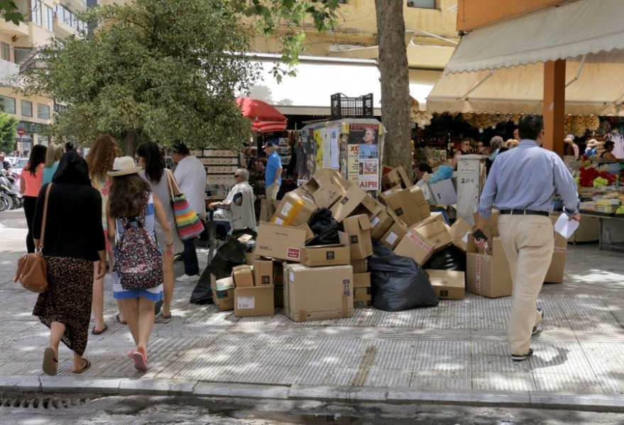 Σκουπιδότοπος το κέντρο του Ηρακλείου - Φωτογραφία 2