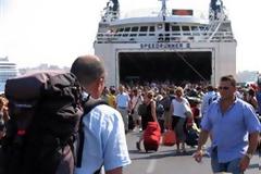 Τουριστικός καύσωνας τον Αύγουστο: Απίστευτα νούμερα τουριστών!