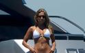 Η Sylvie van der Vaart με μπικίνι σε yacht στην Formentera - Φωτογραφία 7