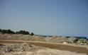 Πάτρα: Μπάζα και σκόνη στην παραλία του Ρίου, μπροστά από τα μαγαζιά και δίπλα στους λουόμενους - Δείτε φωτο - Φωτογραφία 2
